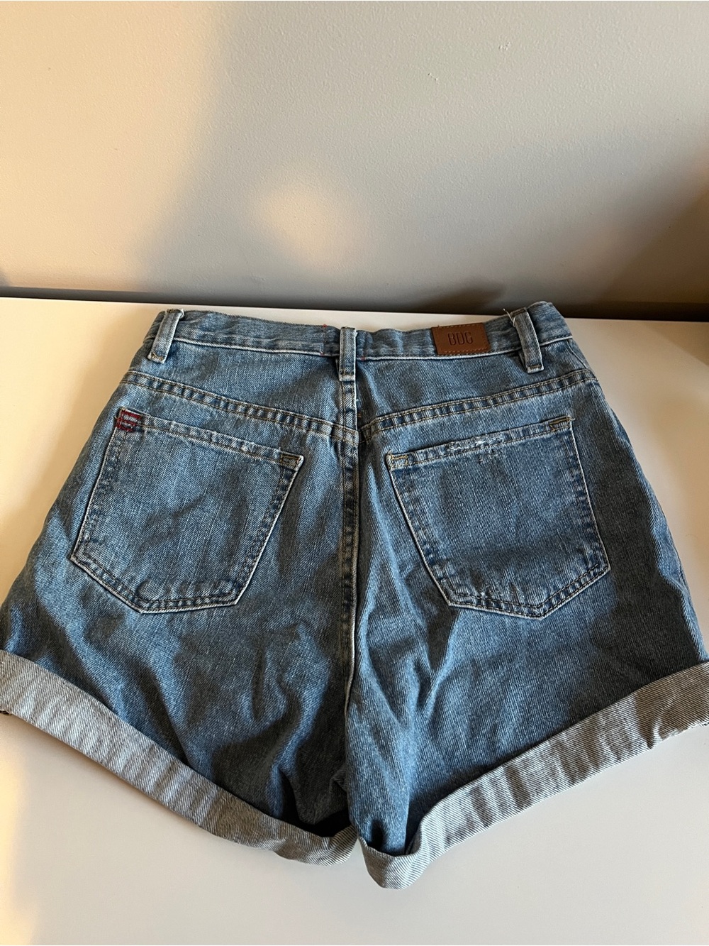 Urban Outfitters BDG Mom High-Rise Denim Shorts Size 26 - Picture 2 of 3
